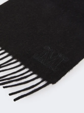 Stola color cammello con ricamo monogramma, nera