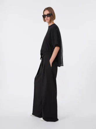 T-shirt in cotone con plissettatura sul retro, nera