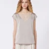 Top femminile in raso, color nude