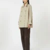 Trench corto in twill idrorepellente, color sabbia