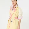 Trench midi in gabardine idrorepellente fantasia, giallo Trench midi in gabardine idrorepellente fantasia, giallo